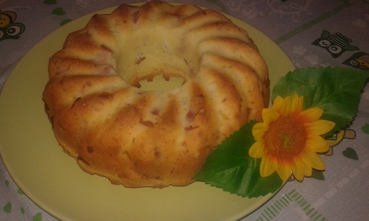 Rustico senza glutine con mozzarella e wurstel