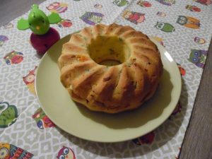 Babà salato con rucola, pomodorini e mozzarella senza glutine
