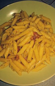 Penne pancetta, panna e zafferano senza glutine