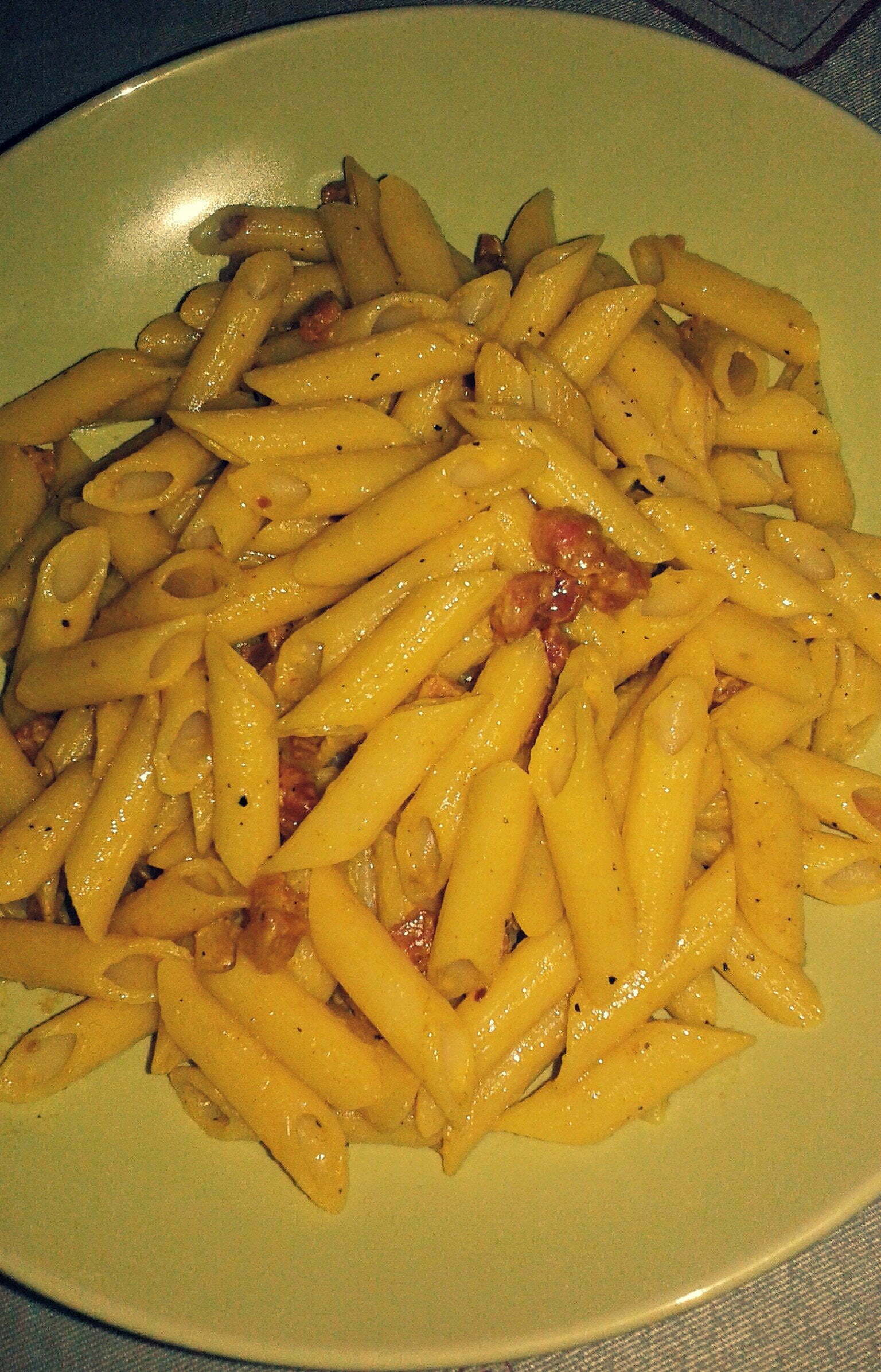 Penne pancetta, panna e zafferano senza glutine