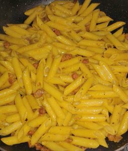 Penne pancetta, panna e zafferano senza glutine