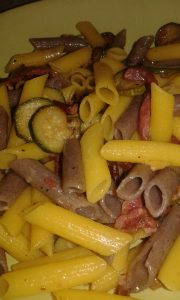 Mix di penne con zucchine e pancetta senza glutine