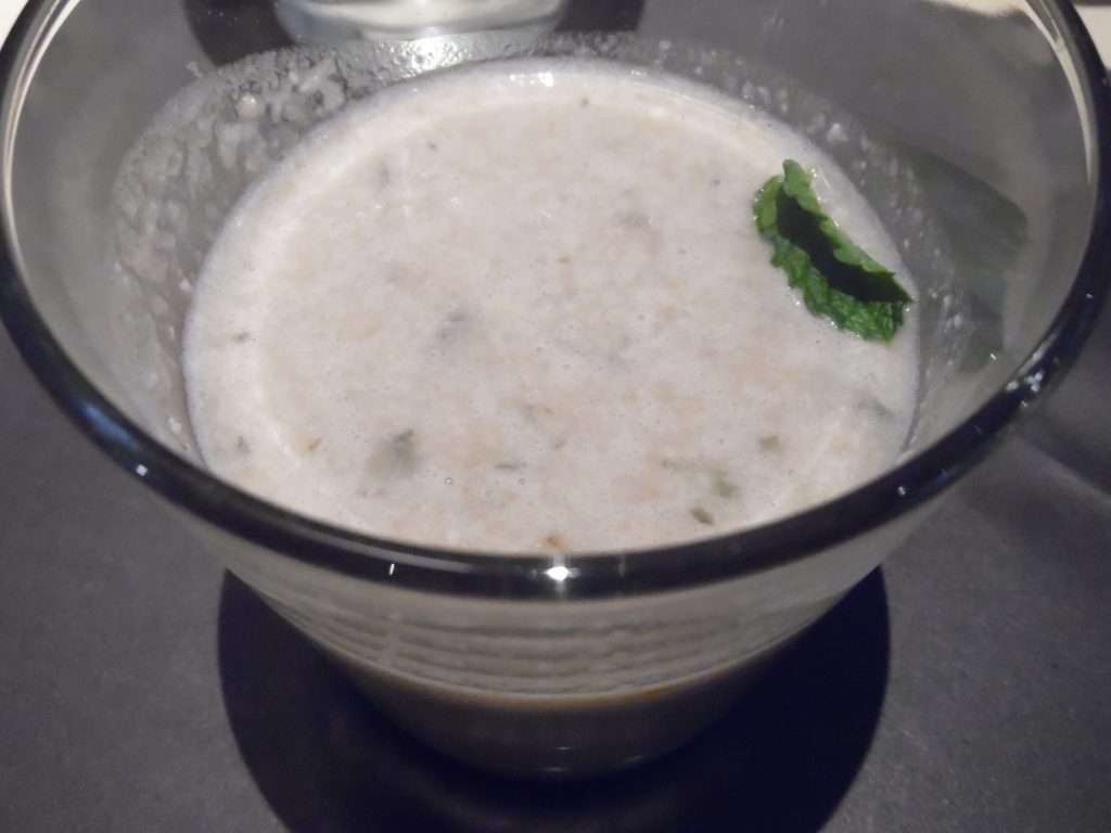 Rasoterra. Batido de platano y frutos secos