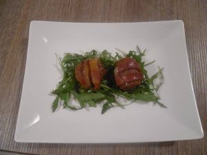 Salsiccia avvolta dalla pancetta 4 Salsiccia avvolta nella pancetta e zucchero di canna