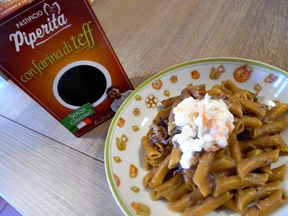 penne di teff con radicchio e stracciatella