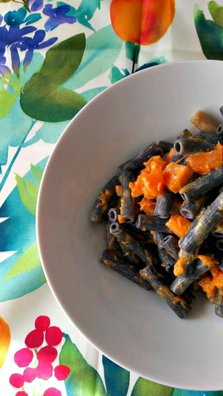 Pasta di fagioli neri con zucca e stracchino
