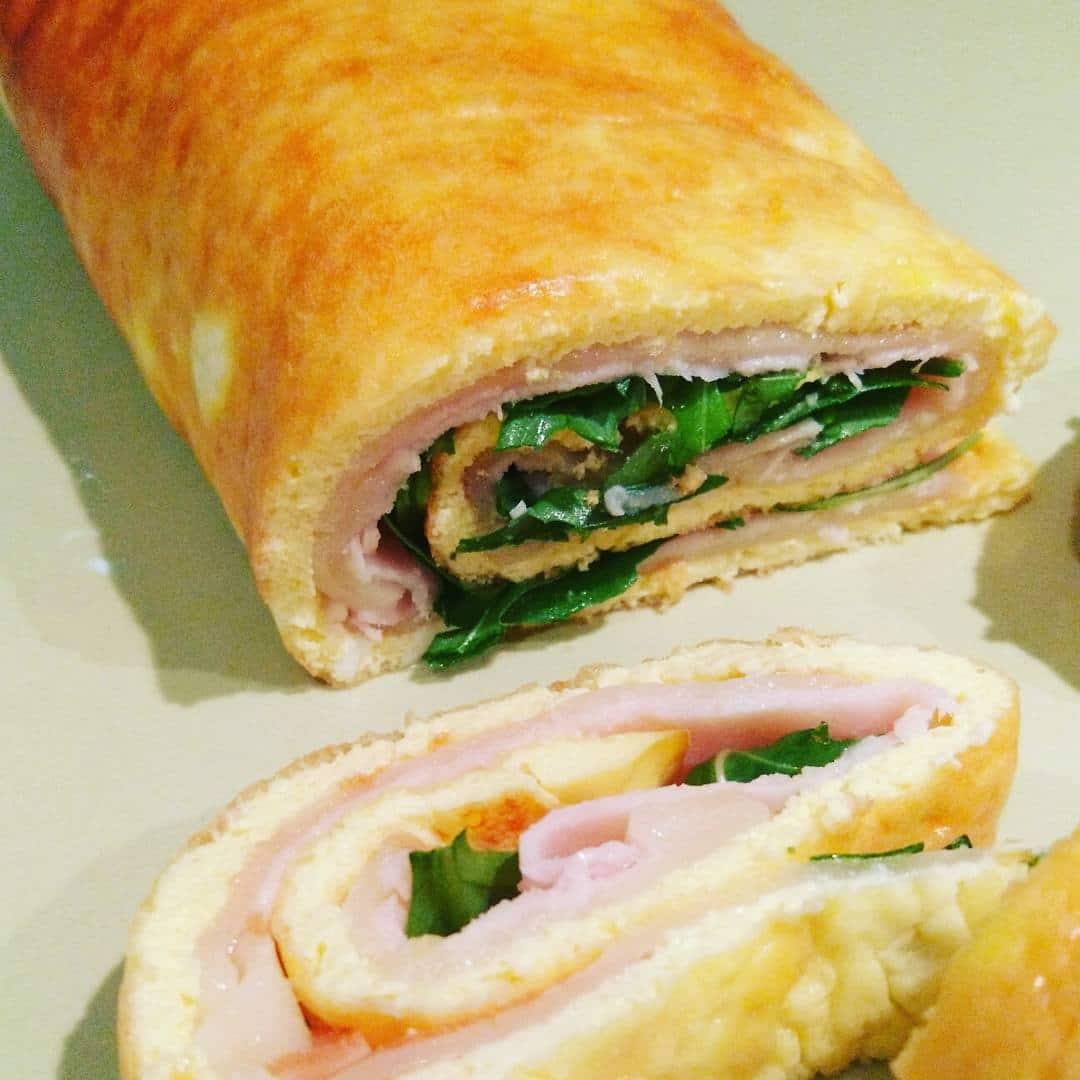 Rotolo di frittata farcito
