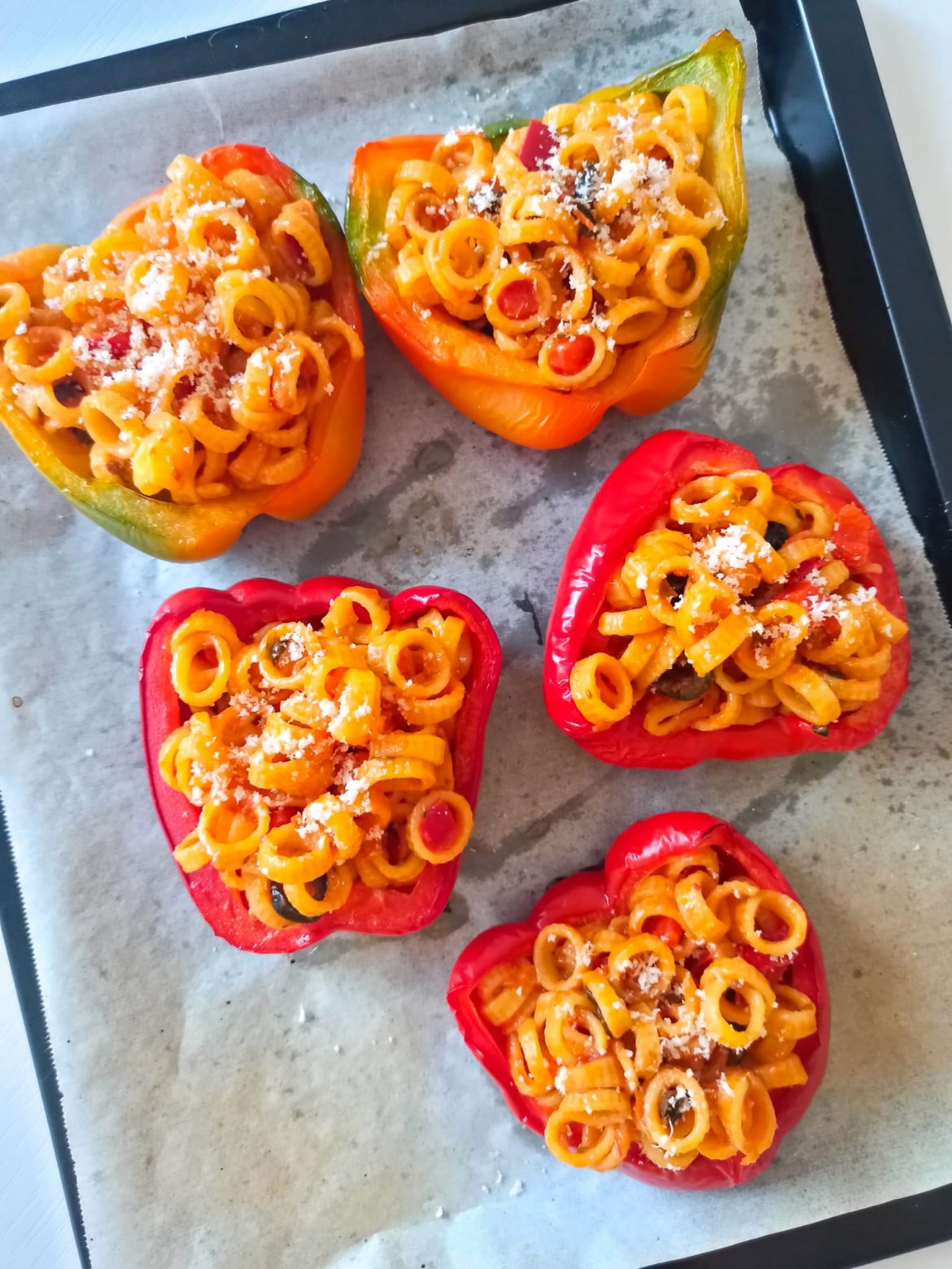 Peperoni-ripieni-di-pasta-senza-glutine