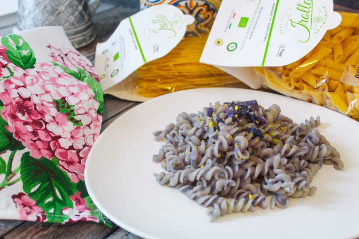Fusilli con crema di cavolo viola